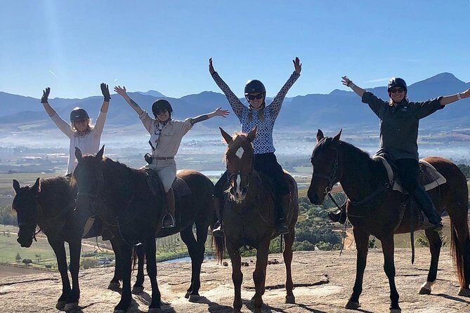 1h – Horse Trail - Tractor Trails, Open Spaces, and Mountain Climbs: What the Route Feels Like