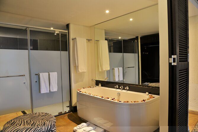 2 Day 4 Star Pilanesberg Safari - Closed vehicle mornings vs open 4x4 afternoons: the viewing trade-off