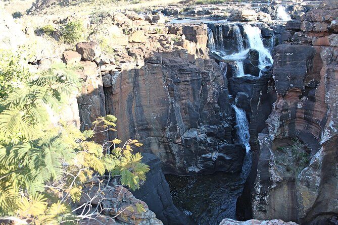 4 Day All Incl. Private Kruger Park Safari and Transfer From Nelspruit - The human factor: smooth communication and strong guiding