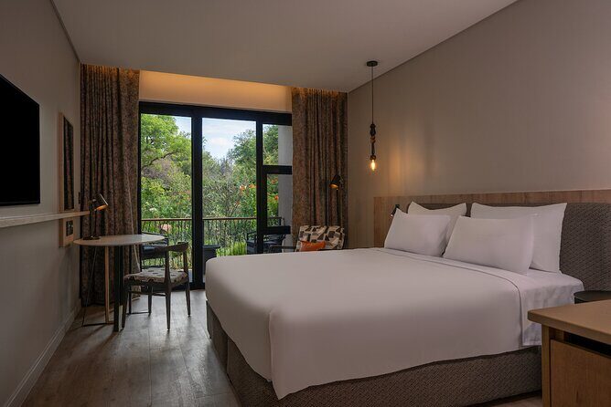 4 Days Radisson Kruger Safari Tour from Johannesburg - Day 1 in Blue Canyon: Sundowners, Rare Wildlife, and Big-Open-Bush Feeling