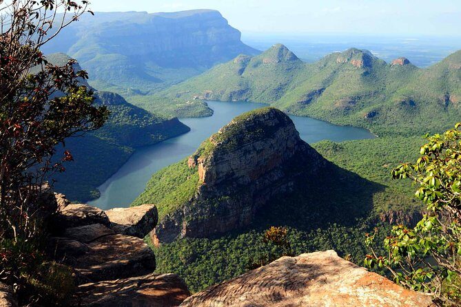 5 day-Kruger National Park Safari from Kruger Int. Airport (KMI), Panorama Route - From KMI pickup to lodges 45 minutes later (and only 15 minutes to Kruger)