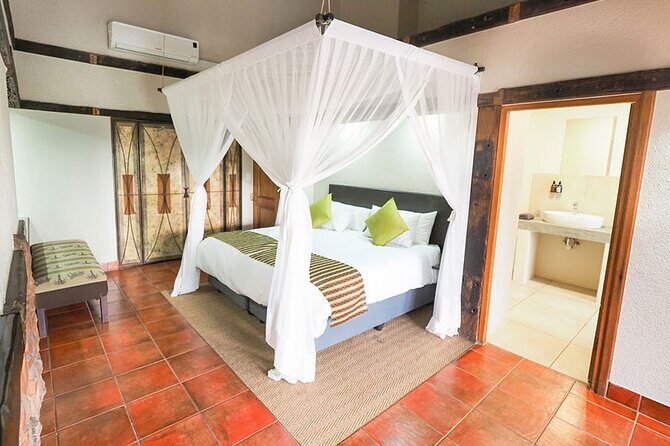 5 day-Kruger National Park Safari from Kruger Int. Airport (KMI), Panorama Route - Lodges, food, and what half-board really gives you