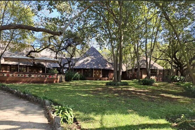 5 Hour Lesedi Cultural Village Tour - Guide Quality and Group Size: Why It Feels Manageable