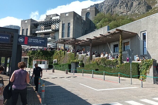 8-Hour Tour in Table Mountain Penguins and Cape of Good Hope - Hout Bay harbor stroll, seals near the water, and local crafts