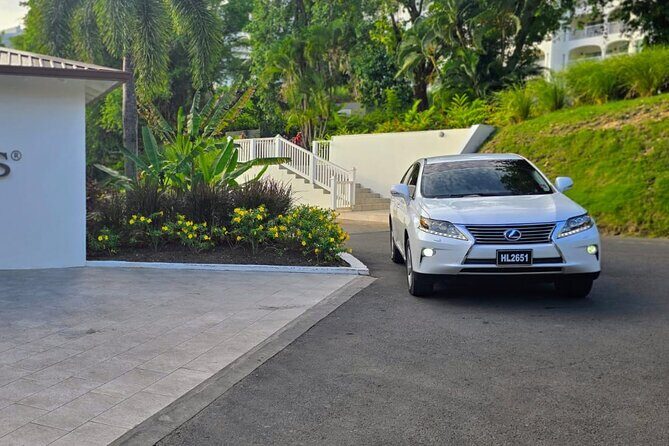 Airport Transfer to Secrets Resort and Spa (Round Trip) - From Hewanorra to Secrets: the meet-and-greet that keeps it stress-free