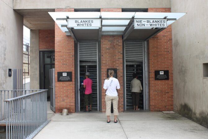 Apartheid Museum and Soweto Tour in Johannesburg - Mandela House: viewing from outside, with an optional entry