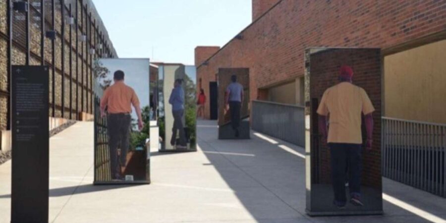 Apartheid Museum Tour - Souvenir Stops and Drinks: How the Tour Ends