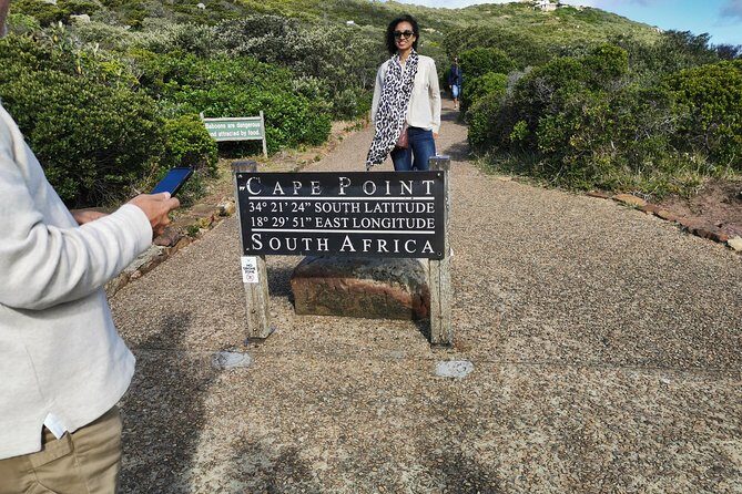 Cape Point Tour, Penguins, v Signal Hill & Coalstal drive. Wifi - Ostrich Farm and the Cape of Good Hope: short stops with big meaning
