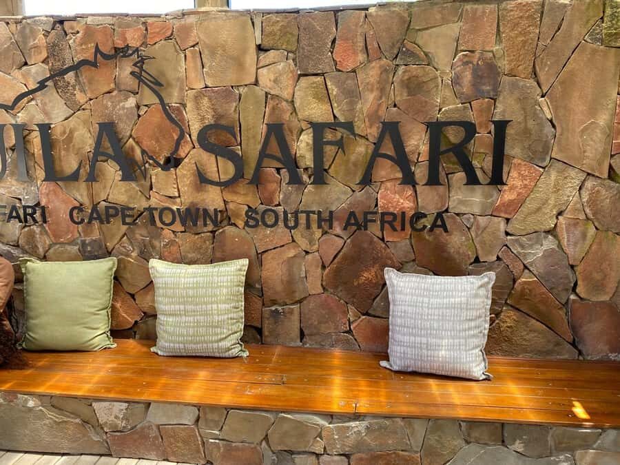 Cape Town: Aquila Game Reserve & V&A Waterfront Tour w/Lunch - Breakfast and buffet lunch: the comfort that makes wildlife viewing easier