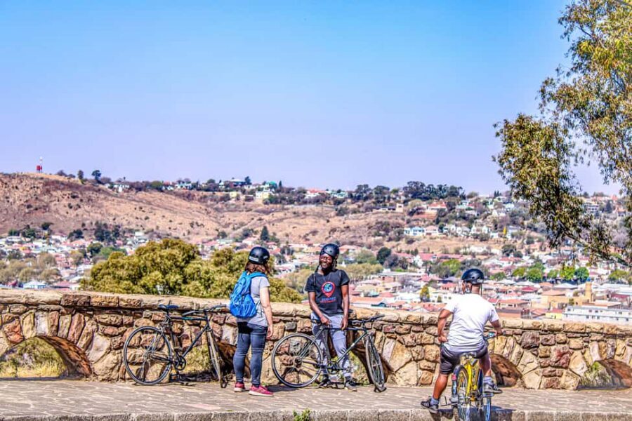 Cape Town: bicycle or E-scooter History Tour with Coffee - Greenpoint Park and the Biodiversity Garden fynbos stop