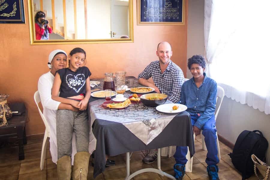 Cape Town: Bo-Kapp Walking Tour and Malay Cooking Class - Where the tour starts: that purple house with flower pots