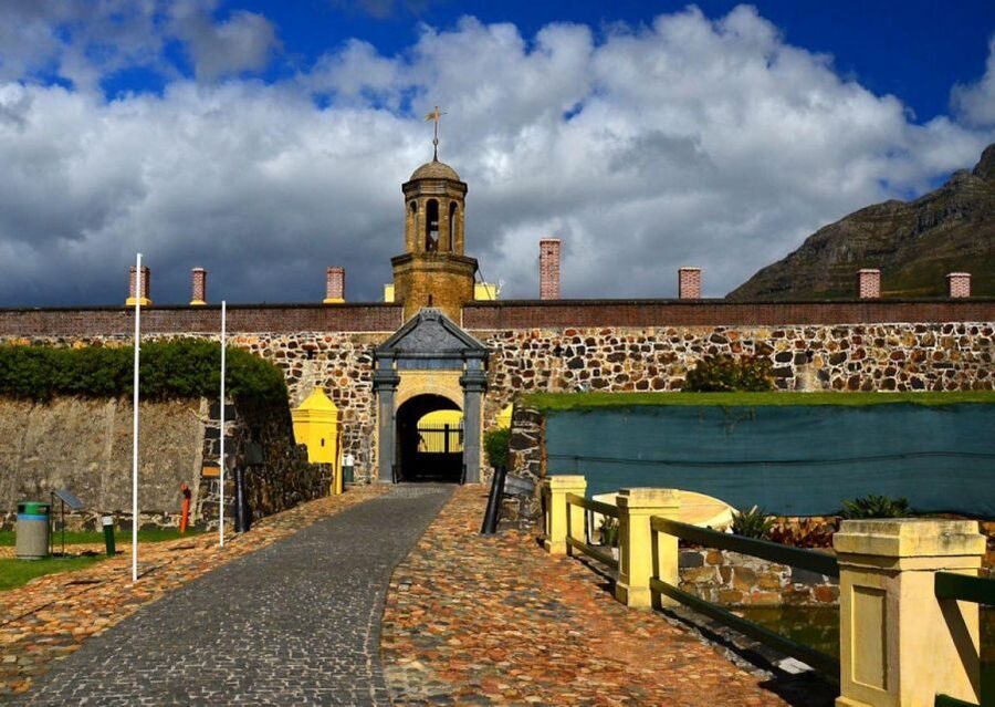 Cape Town City: Full Day Tour - Table Mountain: the 1,086-metre icon (and the extra cable car cost)