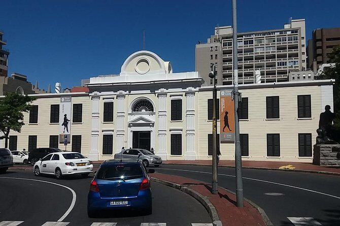 Cape Town City Tour Camps Bay Beach Plus Table Mountain Ticket - Bo-kaap: Colorful Streets and the Cape Malay Story