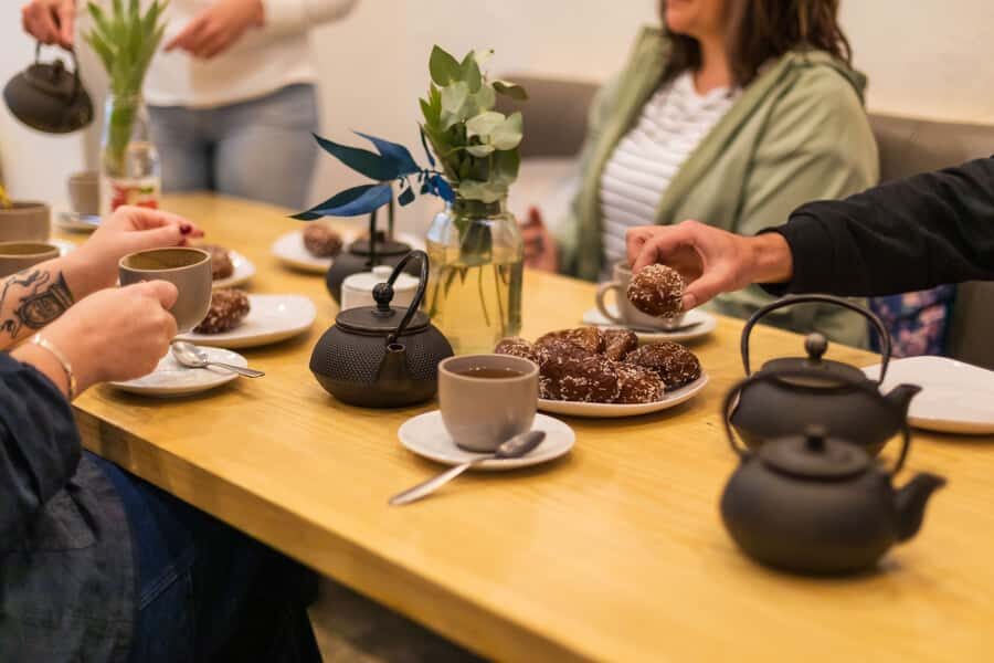 Cape Town: Essential Food and Drink Tour - Coffee, Bubbles, Beer, and Gin: Why the Drink Plan Adds Value