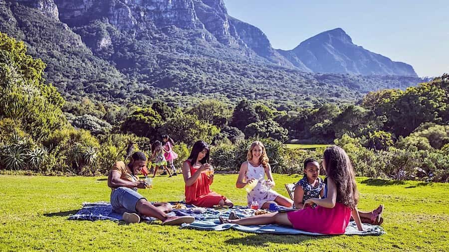Cape Town: Full-Day Kirstenbosch, Bo-Kaap, and Penguins Tour - Bo-Kaap color photos, koeksister stops, and spice browsing