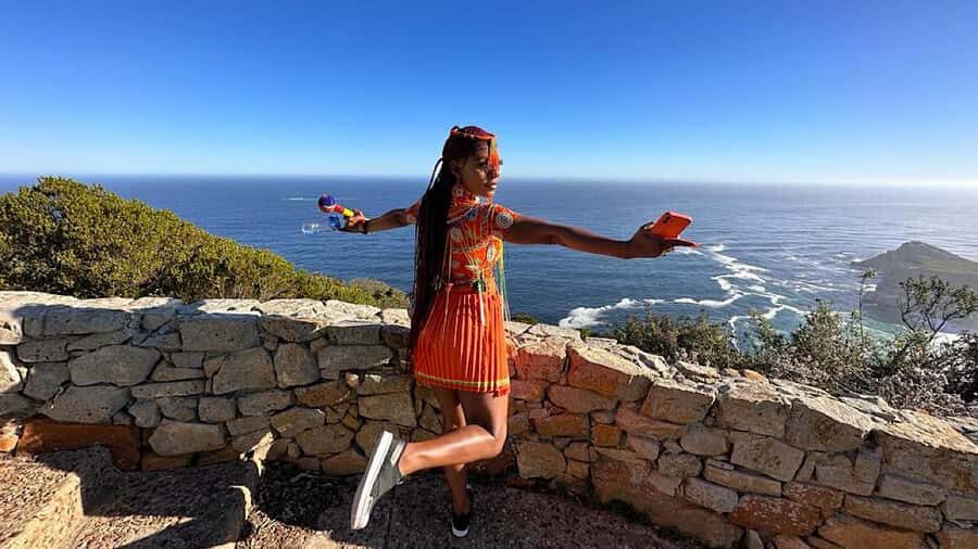 Cape Town: Full-Day Kirstenbosch, Bo-Kaap, and Penguins Tour - Muizenberg and St James: quick sea air, quick photos
