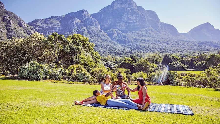 Cape Town: Full-Day Kirstenbosch, Bo-Kaap, and Penguins Tour - Cape of Good Hope and Cape Point: the UNESCO stop and the lighthouse viewpoint