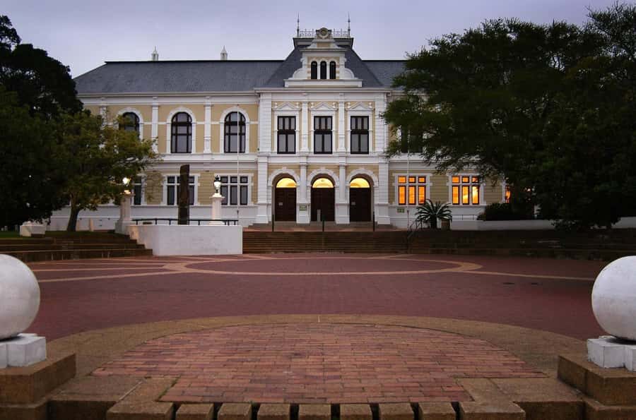 Cape Town: Half-Day Guided City Sightseeing Tour by Bus - Why this half-day Cape Town route works in 5 hours