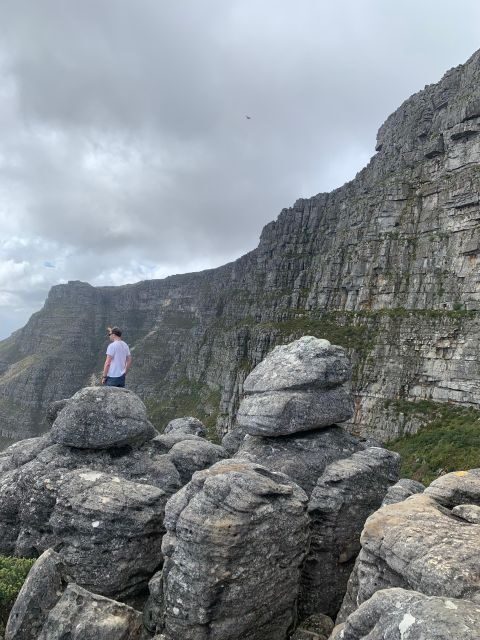 Cape Town: Half-Day India Venster Hike on Table Mountain - The Venster window: the photo moment with real mountain drama