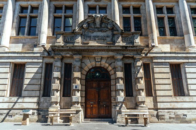 Cape Town Highlights & Hidden Gems Including Tickets and Snack - Cape Town Central: Local Spots and Eating Tips