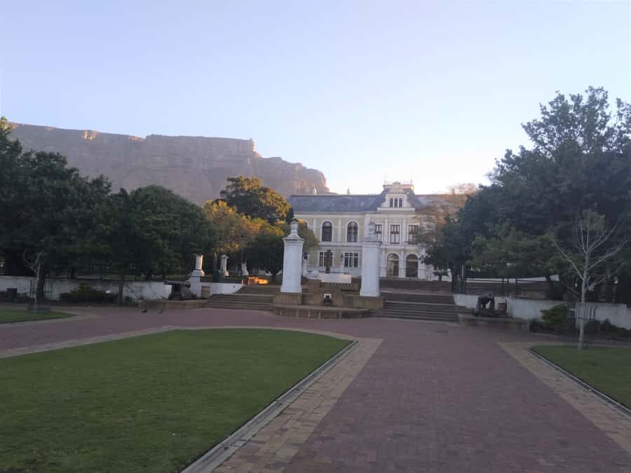 Cape Town: Introductory City Tour by Foot and Minibus - Should You Book This Cape Town Foot and Minibus Tour?
