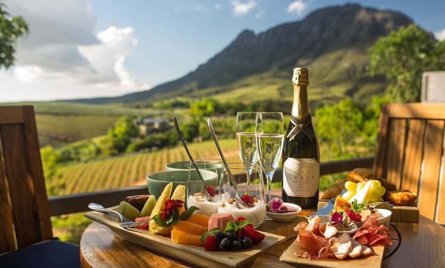 Cape Town: Paarl, Stellenbosch and Franschhoek Wine Tour - From Cape Town to Stellenbosch: the drive that starts the day right