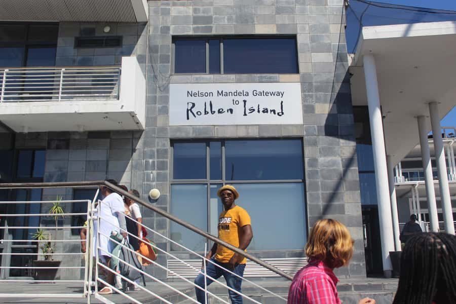 Cape Town: Robben Island ferry ticket with guided tour - Your guide matters more than the posters