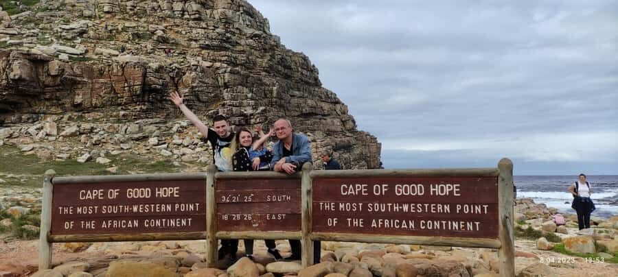 Cape Town: Seal Island, Cape of Good Hope& Penguins Private - Camps Bay and the Twelve Apostles views: the quick Instagram win