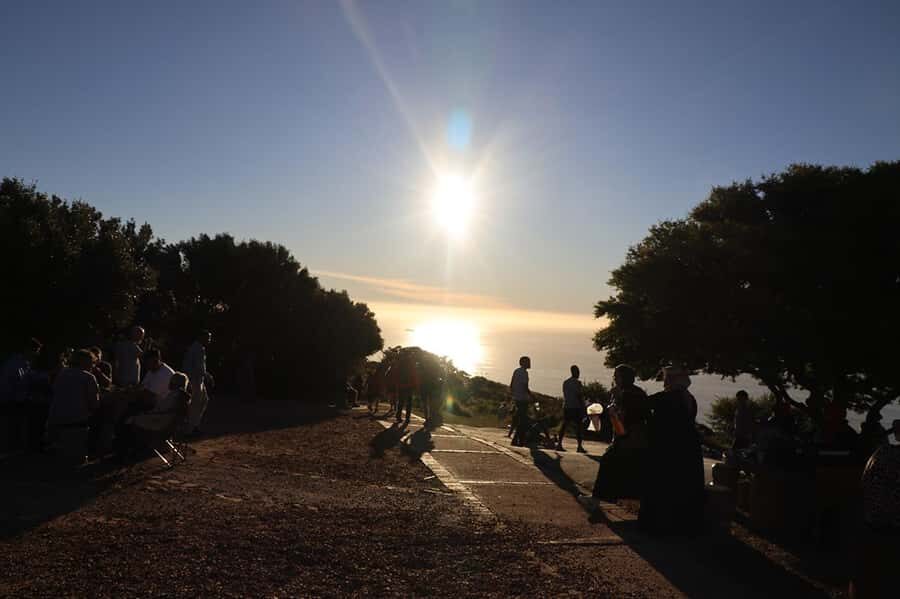 Cape Town: Sunset Bus Tour with Picnic on Signal Hill - Riding the Atlantic Seaboard: Sea Point, Camps Bay, and the Twelve Apostles