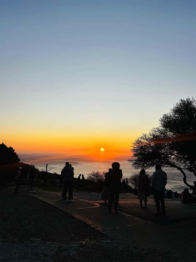 Cape Town: Sunset Bus Tour with Picnic on Signal Hill - Table Mountain and the Atlantic: How the Views Play Together