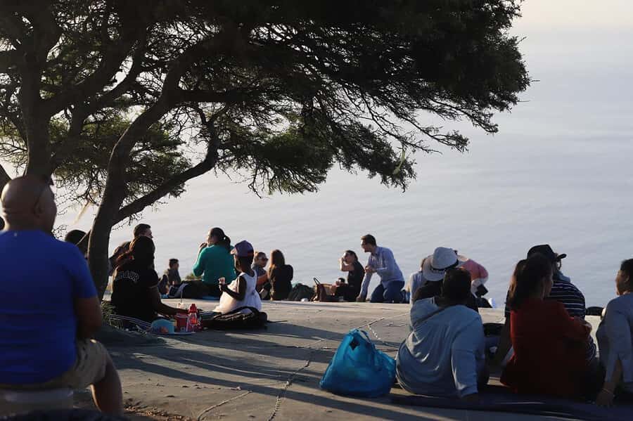 Cape Town: Sunset Bus Tour with Picnic on Signal Hill - Climbing to Signal Hill: The Vantage Point That Changes Everything