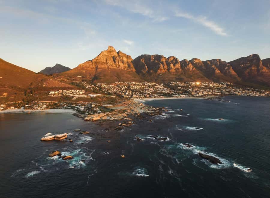 Cape Town: Table Mountain and Castle of Good Hope Tour - Castle of Good Hope: Dutch VOC Fort, Moat, Bell Tower, and Dungeons