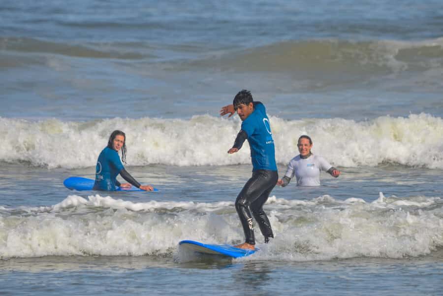 Cape Town:Learn to surf with the best view of Table Mountain - Why Bloubergstrand surfing feels like a Cape Town upgrade