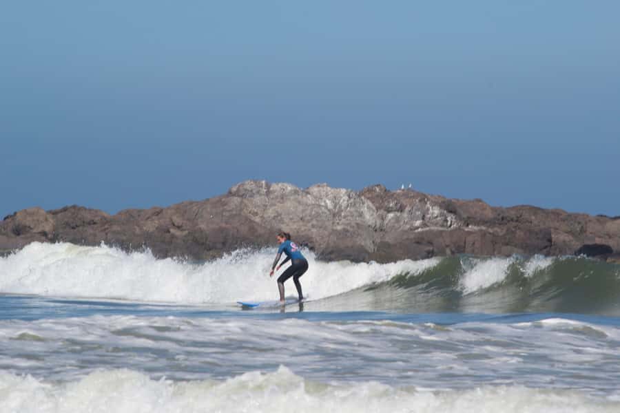 Cape Town:Learn to surf with the best view of Table Mountain - Reading waves and catching more: where to look and when to go