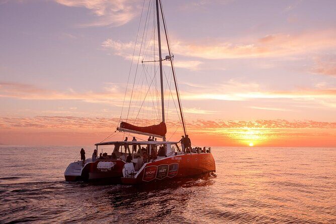 Catamaran Sunset Champagne Cruise Cape Town - The route: Table Mountain, Robben Island, and a true sunset show