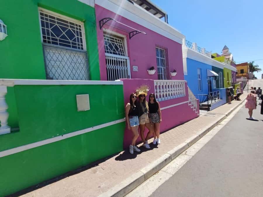 City Tour: Table Mountain, Kirstenbosch & Wine - Bo-Kaap in 15 Minutes: Colorful Streets and Cape Malay Flavors