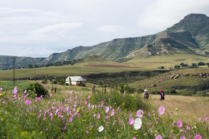 Clarens San-traverse Slackpack - Day 2: the Schaaplaats national monument and the Rooi & Witte Berg views