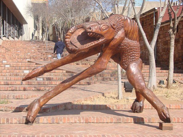 Constitution Hill And Apartheid Museum Combined - Guided commentary vs. self-guided time: how to avoid disappointment