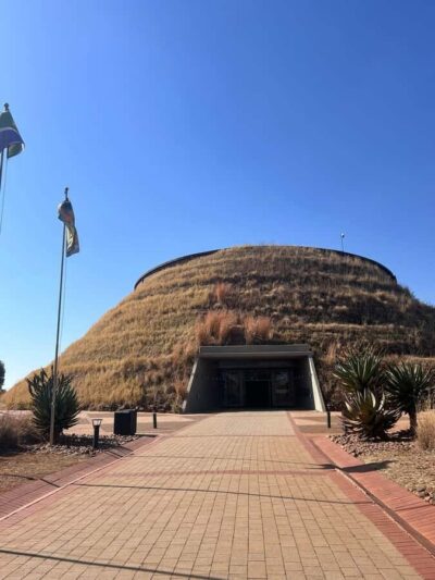 Cradle of Humankind and Lesedi Cultural Village - Lesedi Cultural Village: villages, dance shows, and lunch you pay for