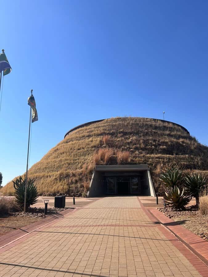 Cradle of Humankind and Lesedi Cultural Village - Swartkrans and early tech: fossils, burnt bones, and stone tools