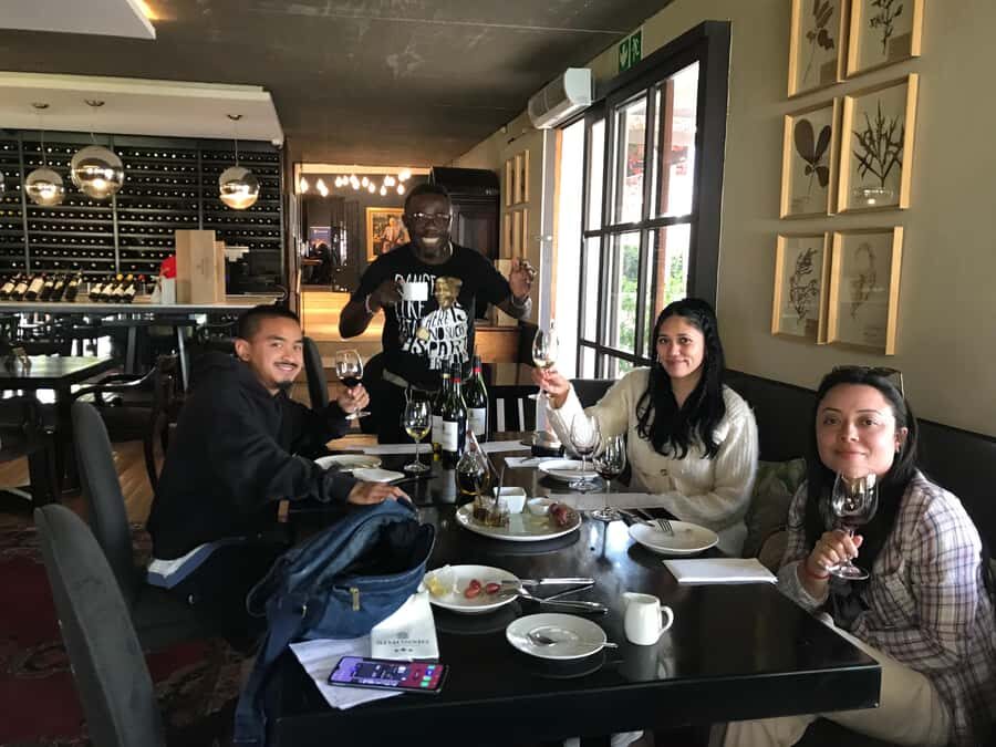 CT:Giraffe house-lions-leopard-tiger and WineTasting - Birdwatching adds a special Cape twist