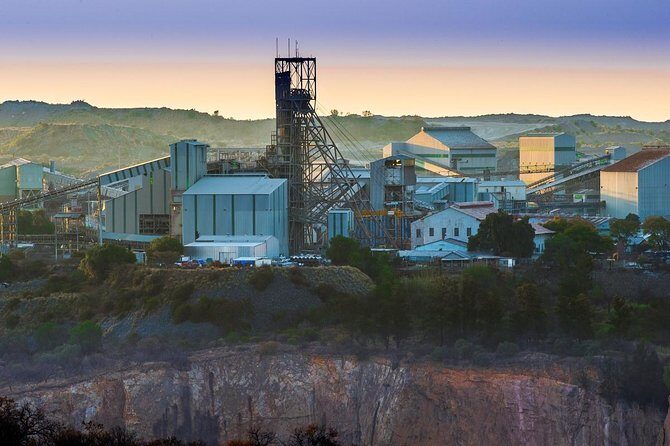 Cullinan Diamond Mine Tour - The guided surface route: DVD, model tunnels, shaft, hoist room, Big Hole
