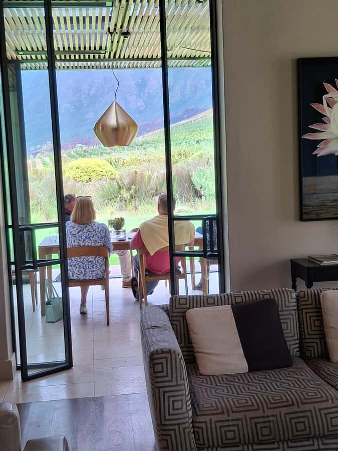 CUSTOMISED PRIVATE WINE TOUR WITH LUNCH - CAPE TOWN - The guide makes the difference more than you’d think