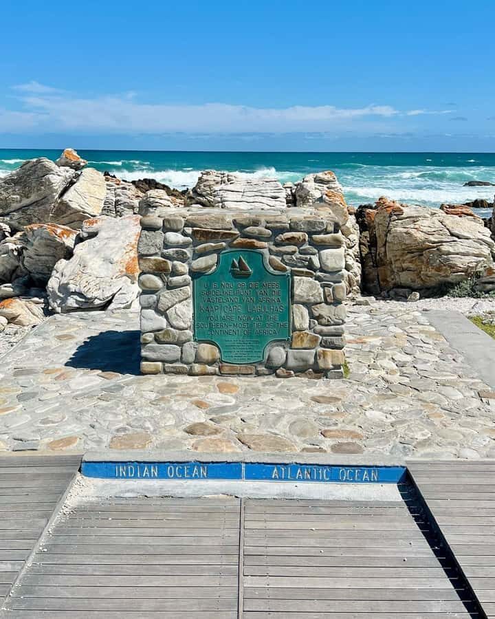 From Cape Town: Cape Agulhas, Penguins, Wine Tasting Tour - Cape Agulias and Two Oceans: the day’s big idea