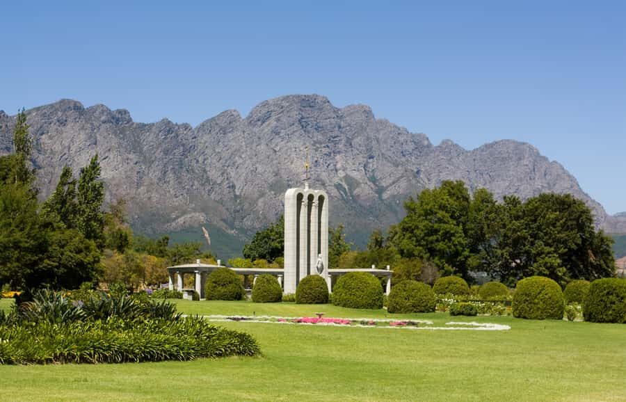 From Cape Town: Full Day Winelands Tour with wine tastings - The drive from Cape Town: scenery plus a real-world moment