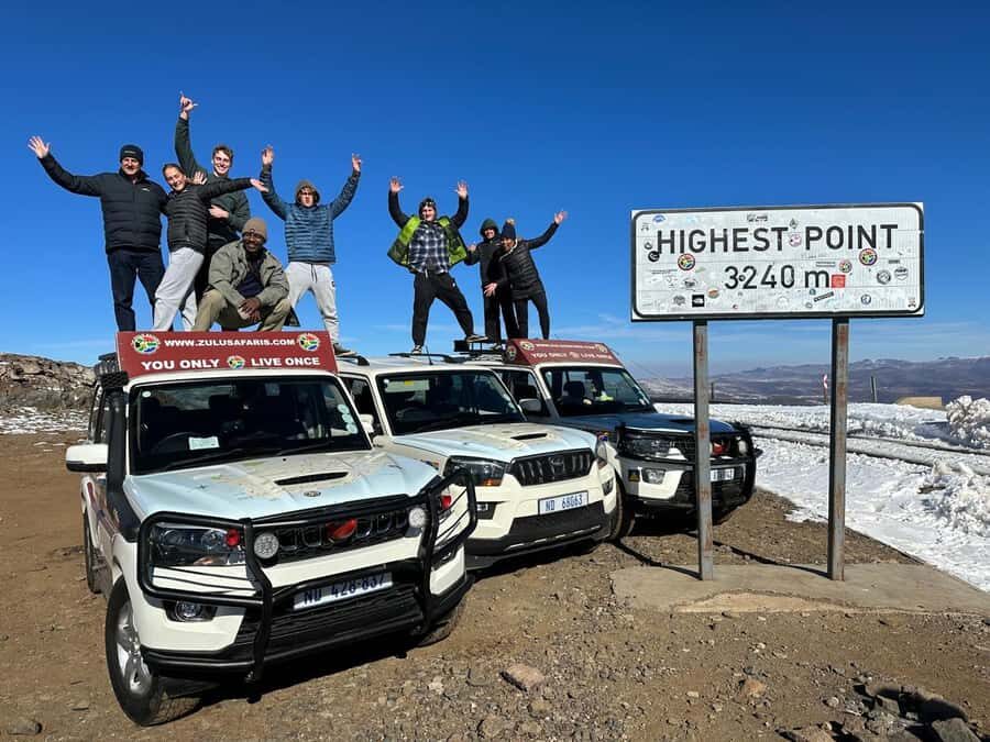 From Durban: Sani Pass and Lesotho by 4WD Vehicle - Sani Pass by Land Rover: the 33 km zig-zag that changes your pulse