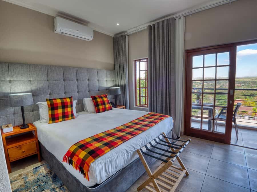 From Johannesburg: Kruger National Park 3-Day Safari - Entering Kruger: Lunch, First Game Drive, and Setting Your Eyes