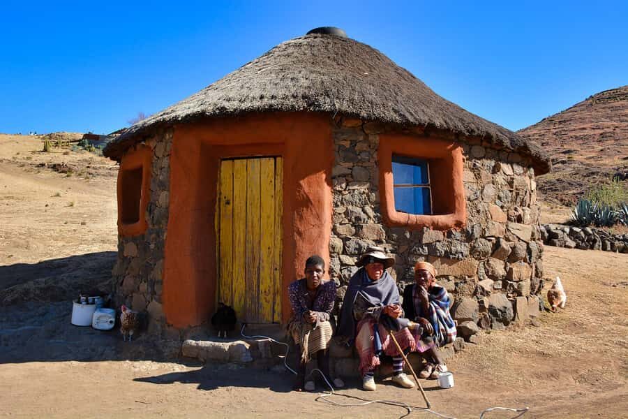 From Underberg: Extended Lesotho Day Tour - 9.5hrs - Crossing into Lesotho via Sani Pass border control