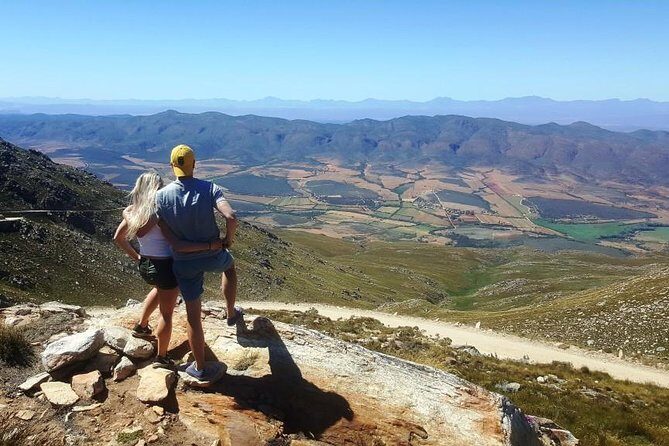 Full-Day Swartberg Mountain PRIVATE Tour (including lunch and transfers) - The sandstone hike: 300-million-year rocks and wildlife spotting