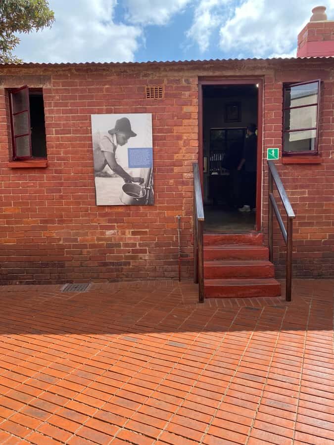 full day tour Johannesburg et soweto township - Johannesburg city stops: short photo moments with real place meaning